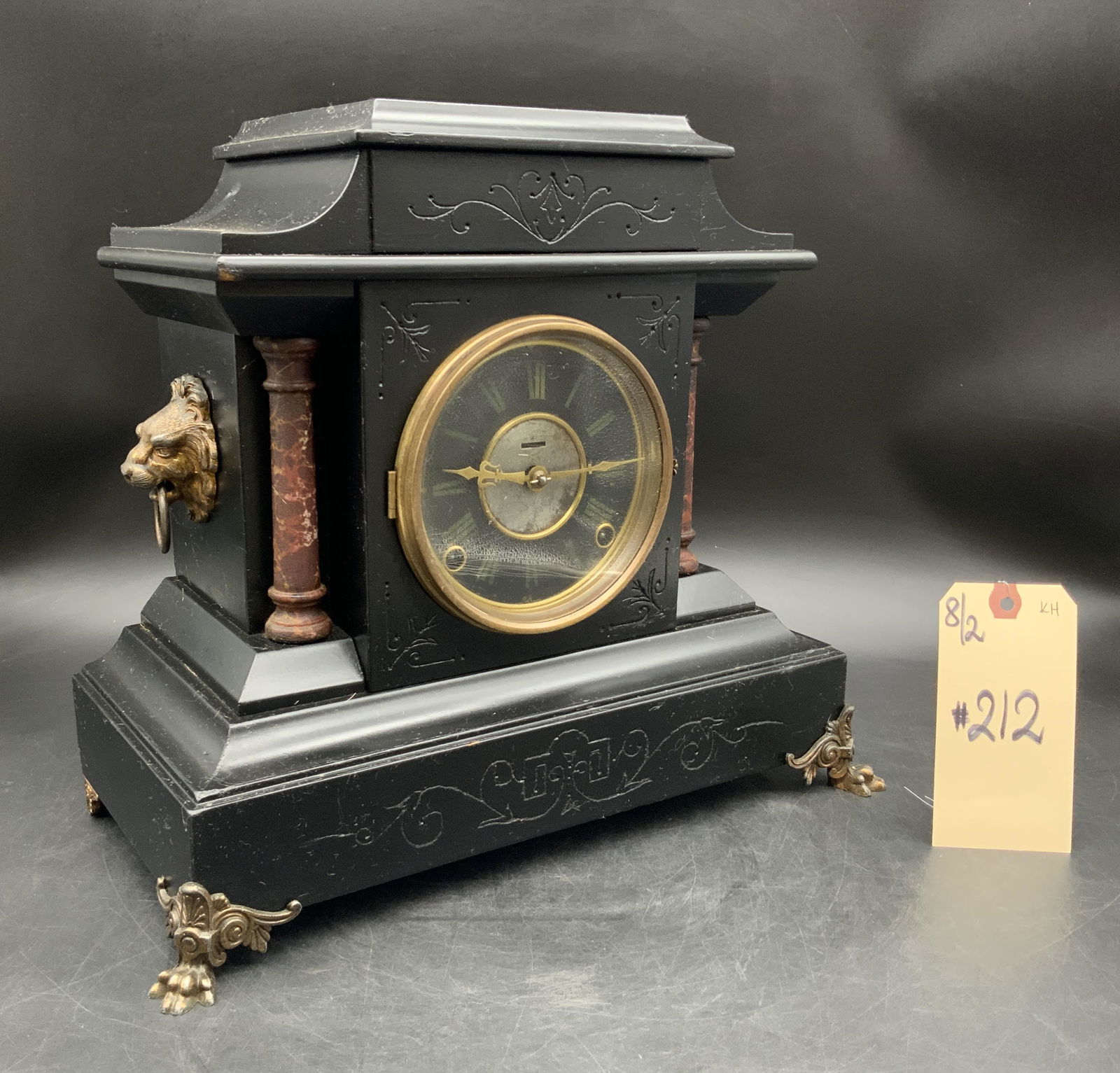 METROPOLITAN MFG CO CARVED WOODEN MANTLE CLOCK. (1 of 4)
