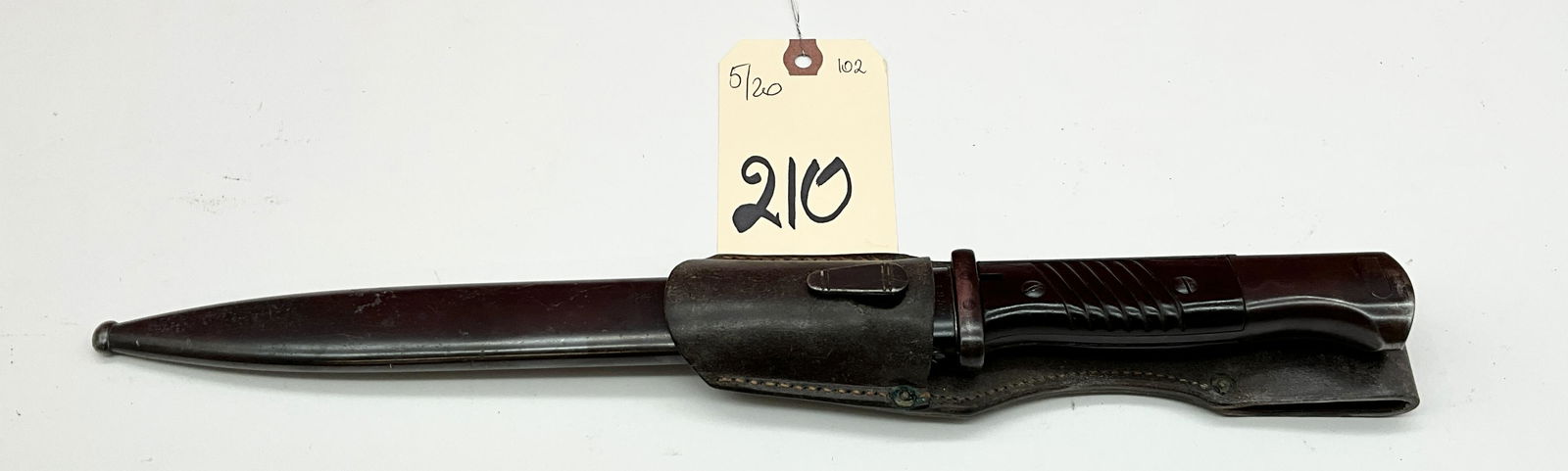 GERMAN SEITENGEWEHR 84/98 MAUSER BAYONET.: GERMAN SEITENGEWEHR 84/98 MAUSER BAYONET. BAKELITE GRIPS. MEASURES 16"L