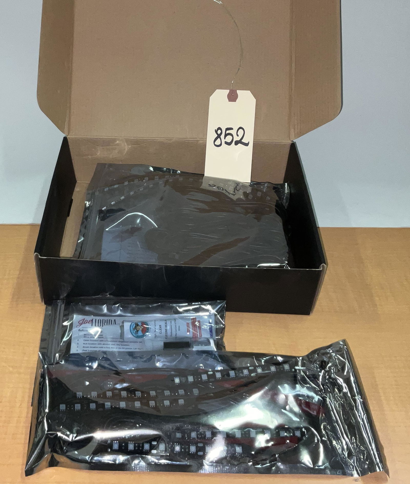 JOE FLORIDA LED LIGHTING RED LED WITH REMOTE. (1 of 2)