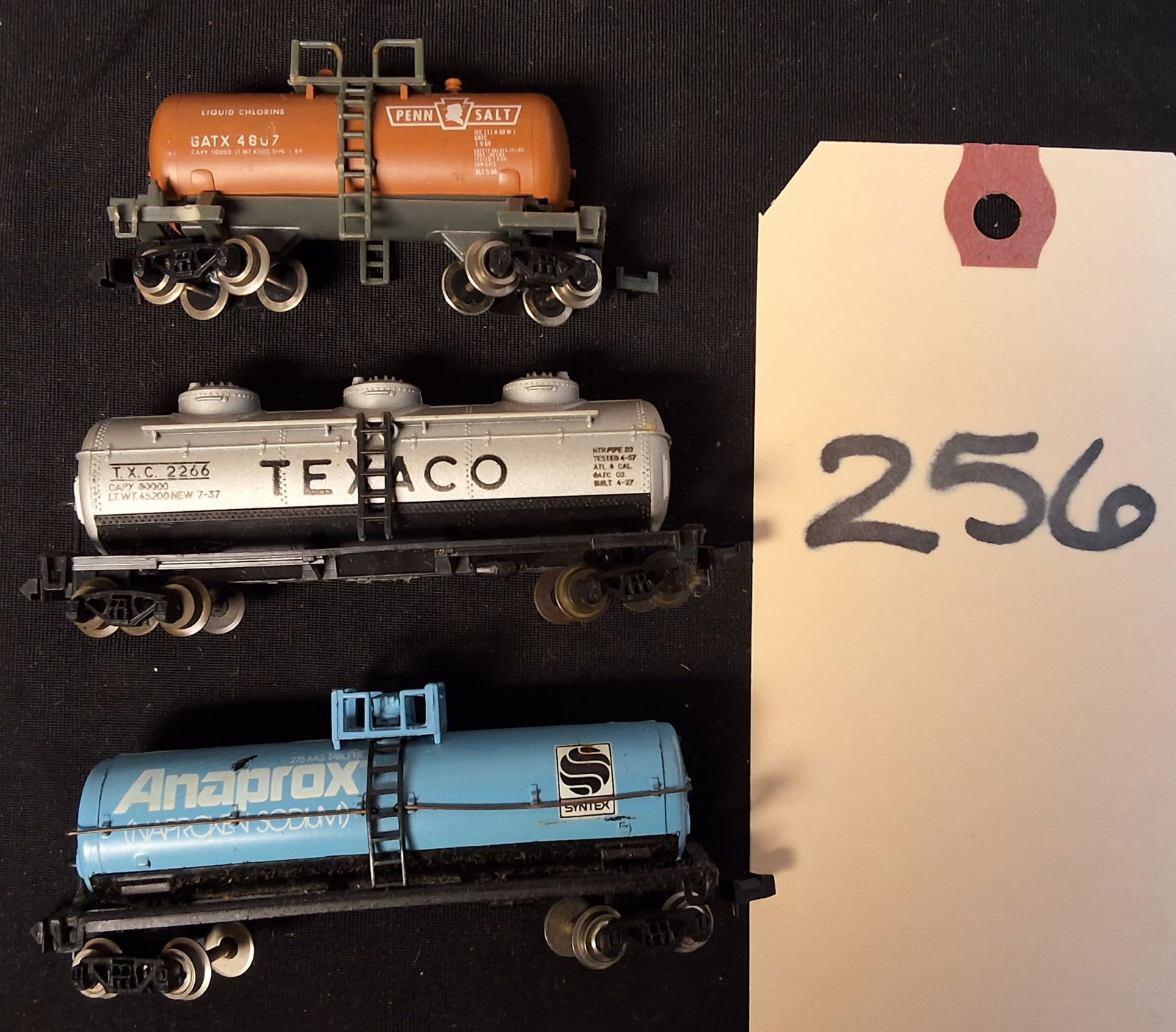 N Scale Lot of 3 Oil Tanker Cars (1 of 2)