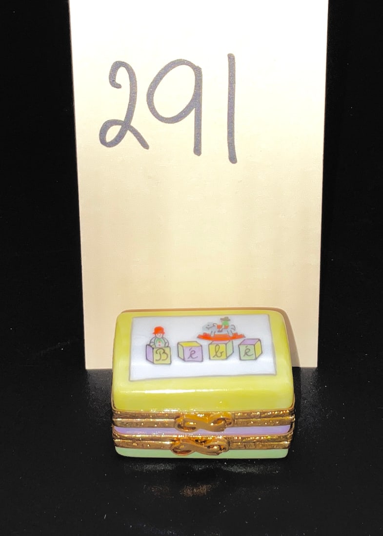 LIMOGES FRANCE SIGNED LIMITED EDITION FIRST TOOTH PORCELAIN BOX.: LIMOGES FRANCE SIGNED LIMITED EDITION FIRST TOOTH PORCELAIN BOX. MEASURES 1.75" X 1.25 X 1.25"H.