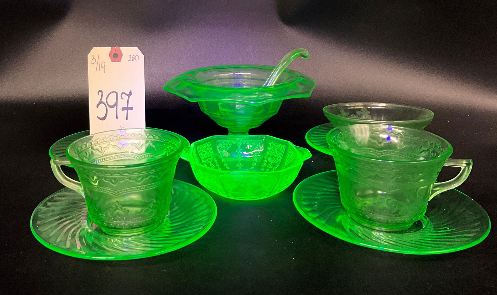 10PC. URANIUM GLASS (1 of 4)