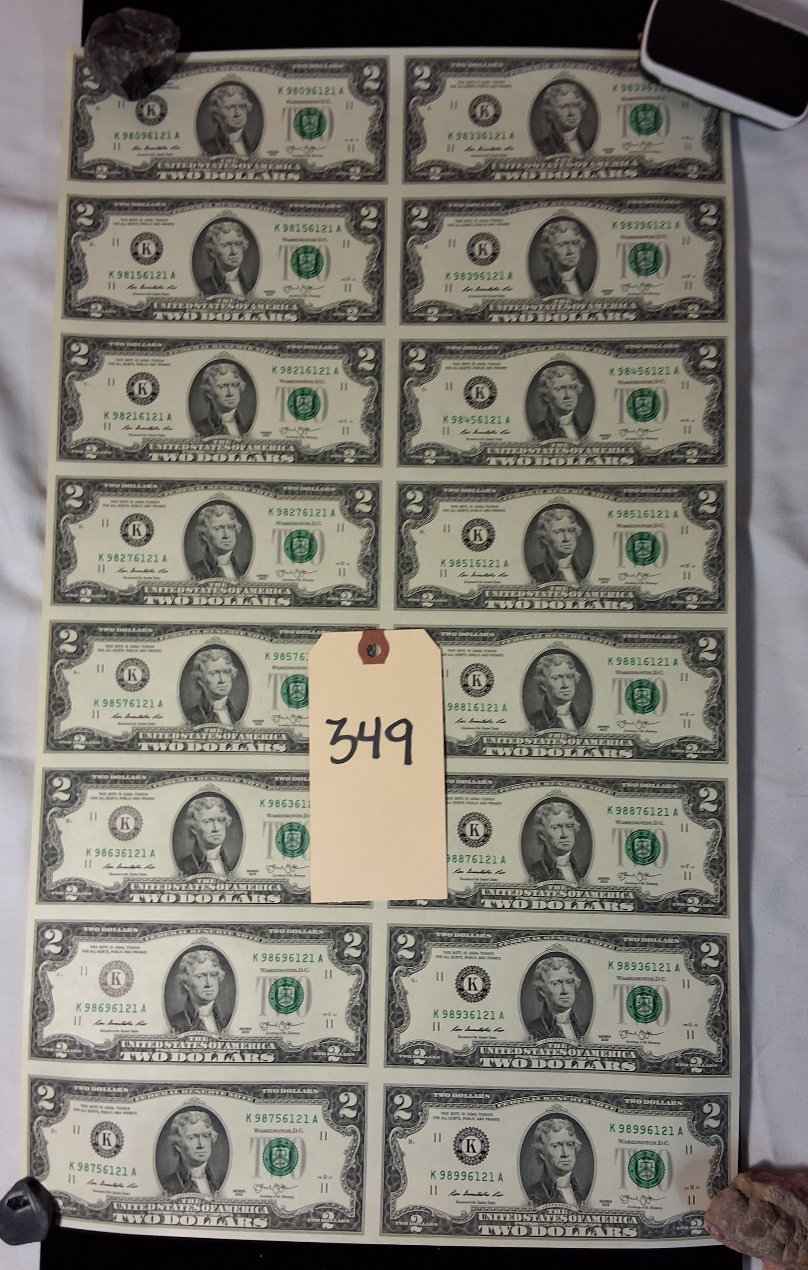 Uncut Roll of 16 Federal Reserve $2 Dollar Bills 2013 (1 of 2)