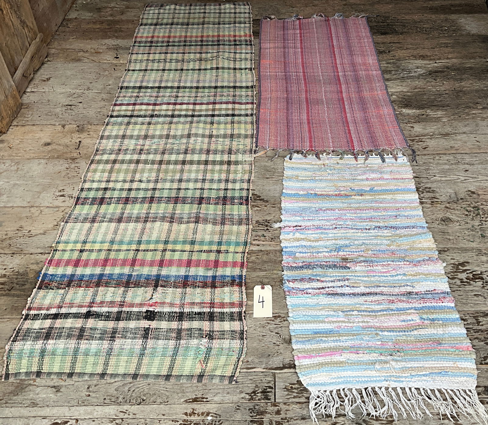 3 PC ANTIQUE HOOK RUGS. (1 of 5)