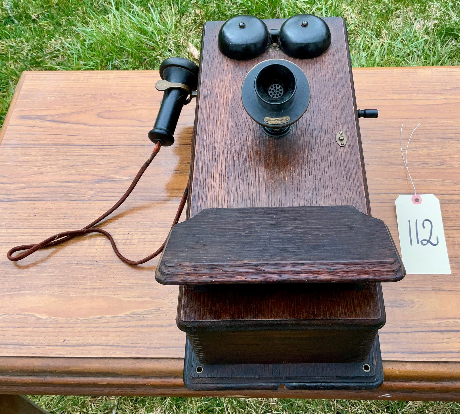 VINTAGE WESTERN ELECTRIC WALL HANGING OAK TELEPHONE. (1 of 5)