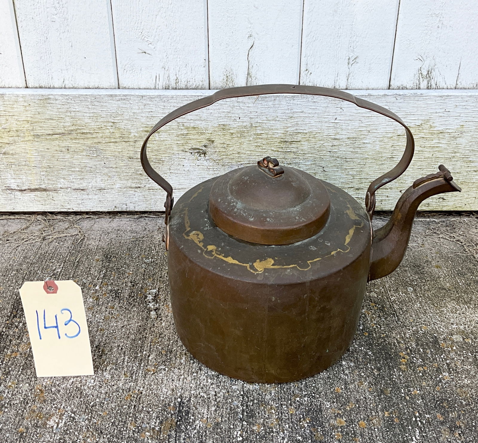 ANTIQUE FINGER JOINTED COPPER TEA KETTLE.: ANTIQUE FINGER JOINTED COPPER TEA KETTLE. MEASURES 13" X 9" X 11"H WITH HANDLE. Condition All property is sold in "as is" condition and all sales are final. Teel Auctions and its consignor make no rep