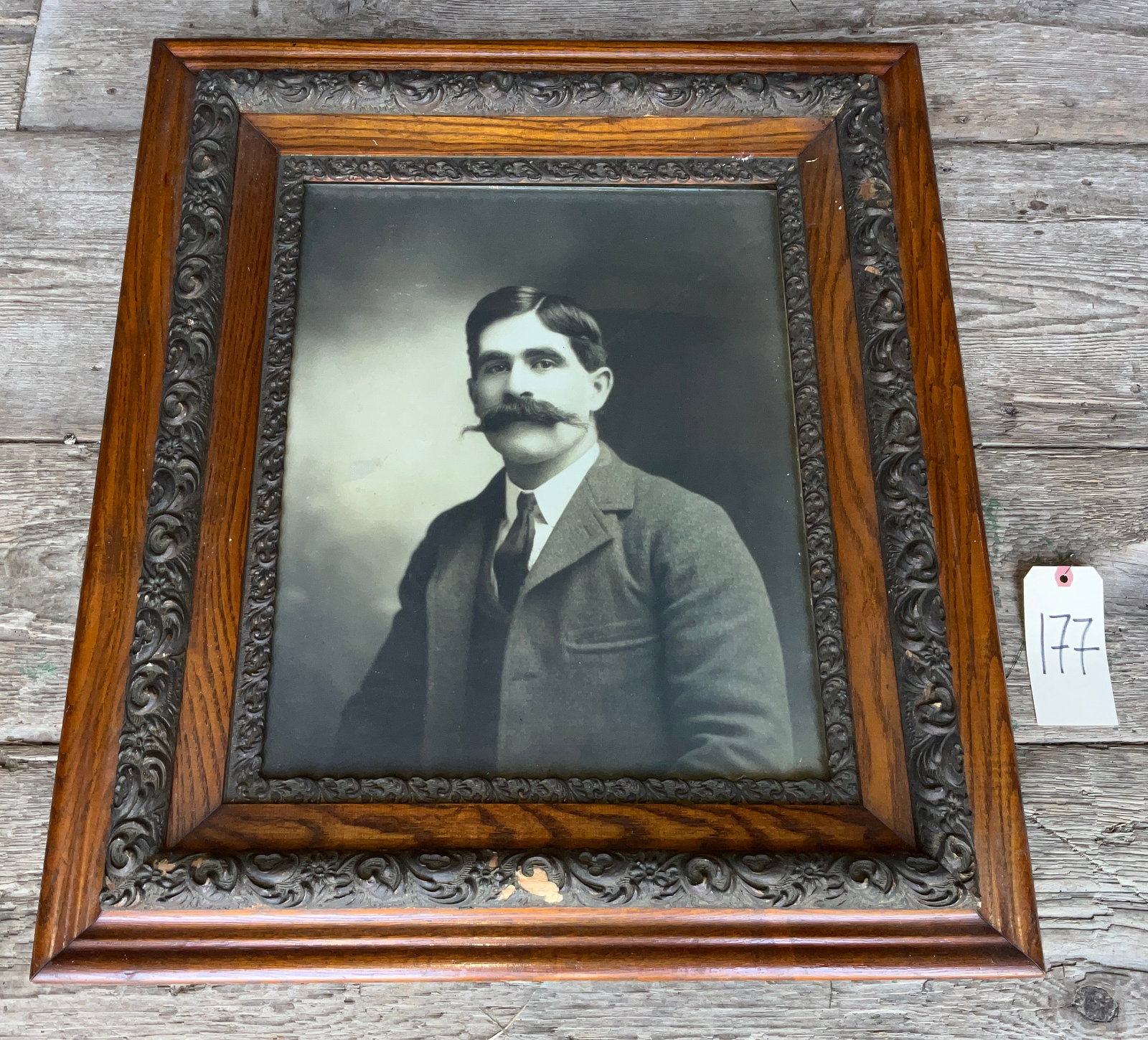 ANTIQUE CARVED OAK FRAME WITH PORTRAIT. (1 of 2)