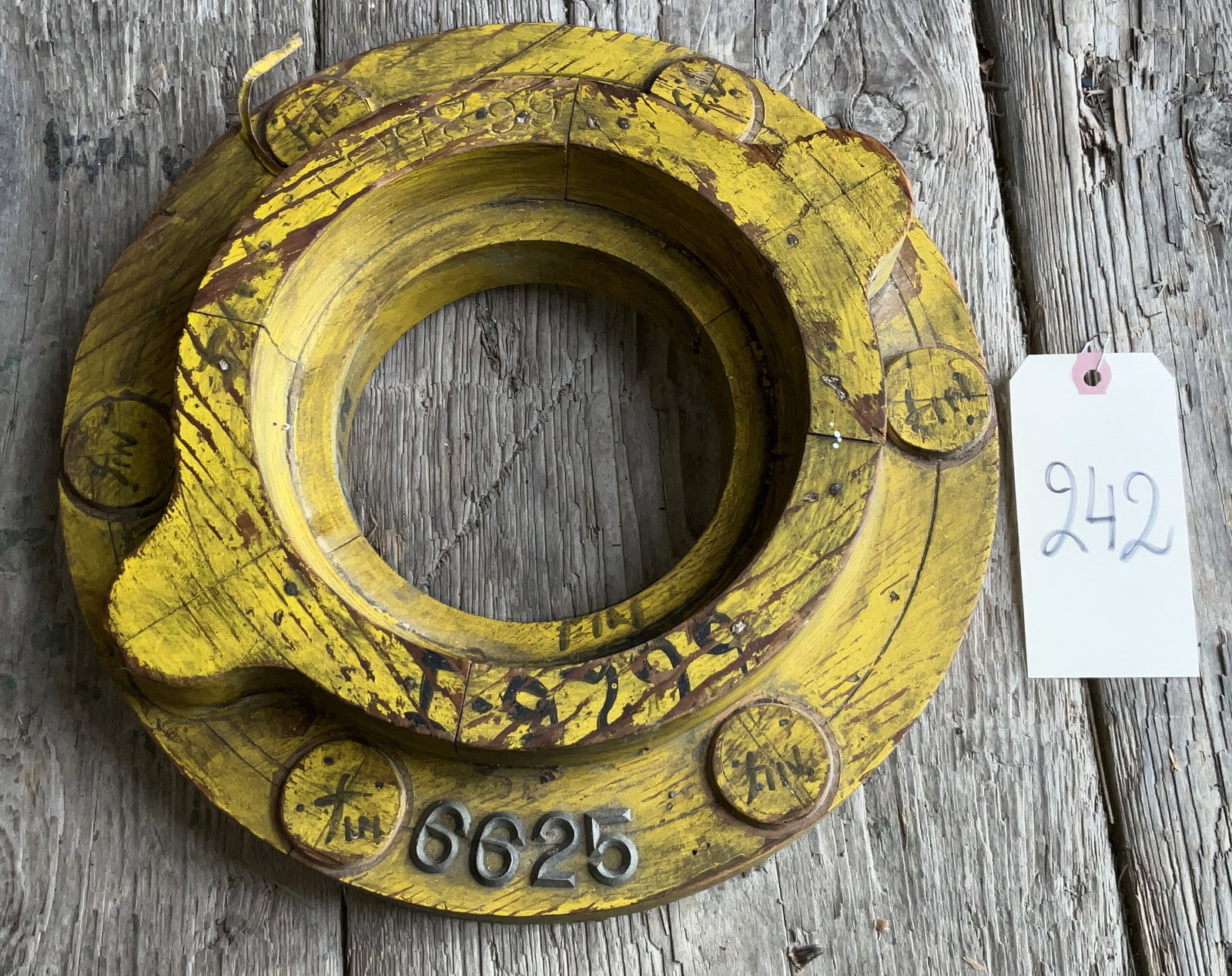 ROUND INDUSTRIAL WOODEN MOLD NUMBER 6625.: ROUND INDUSTRIAL WOODEN MOLD NUMBER 6625. MEASURES 13" DIAMETER. Condition All property is sold in "as is" condition and all sales are final. Teel Auctions and its consignor make no representations or