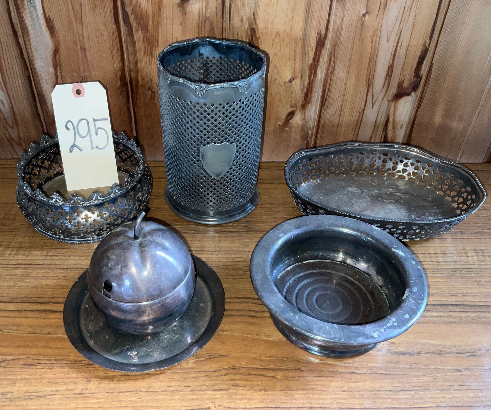 6 PC SILVER PLATE SERVING PIECES. (1 of 3)