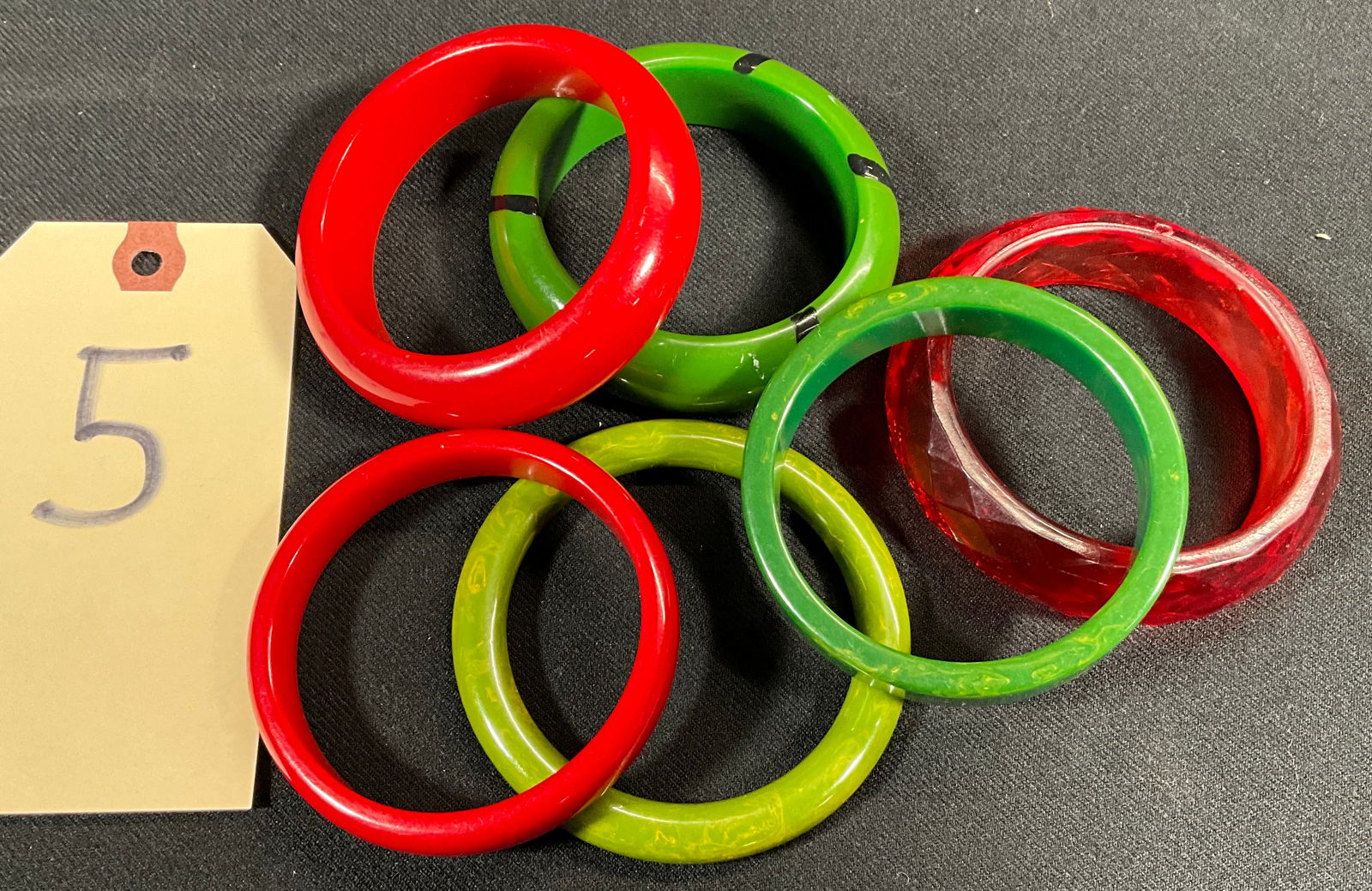 6 PC ASSORTED VINTAGE BAKELITE BRACELETS. (1 of 3)