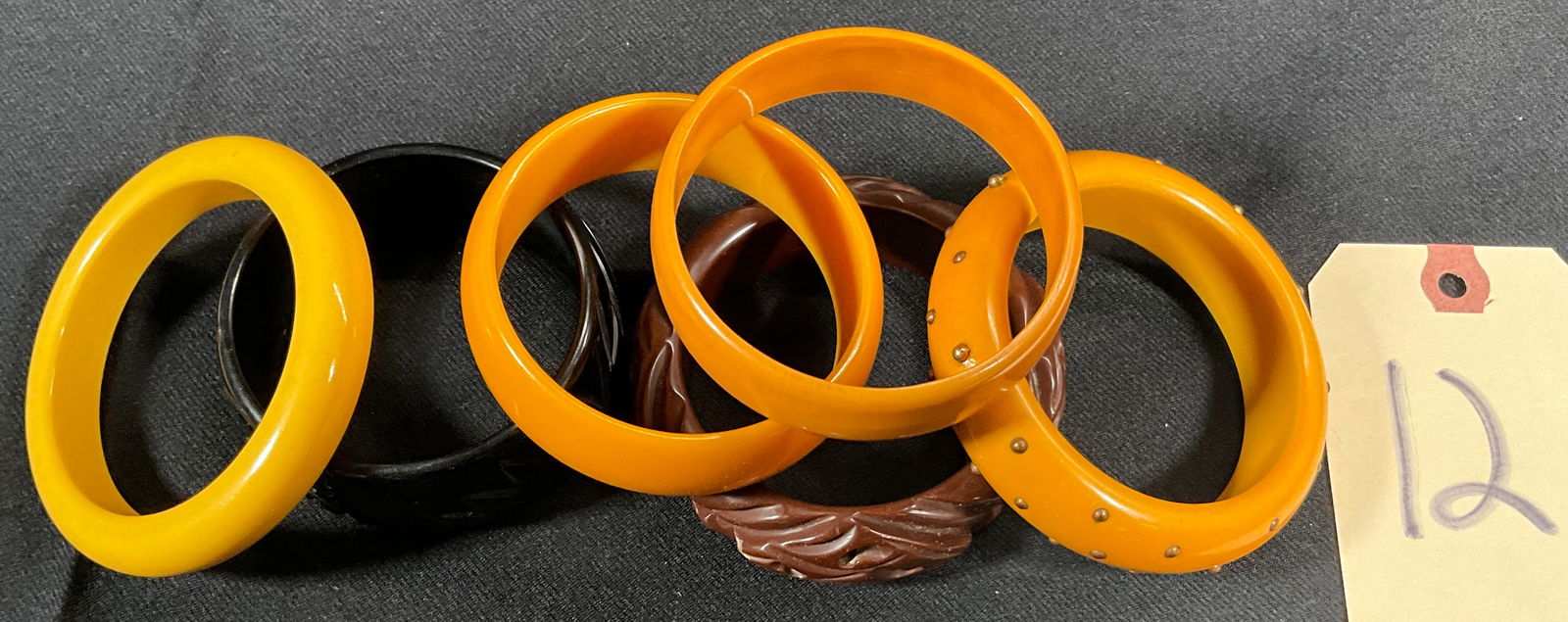 6 PC VINTAGE BAKELITE BRACELETS. (1 of 3)