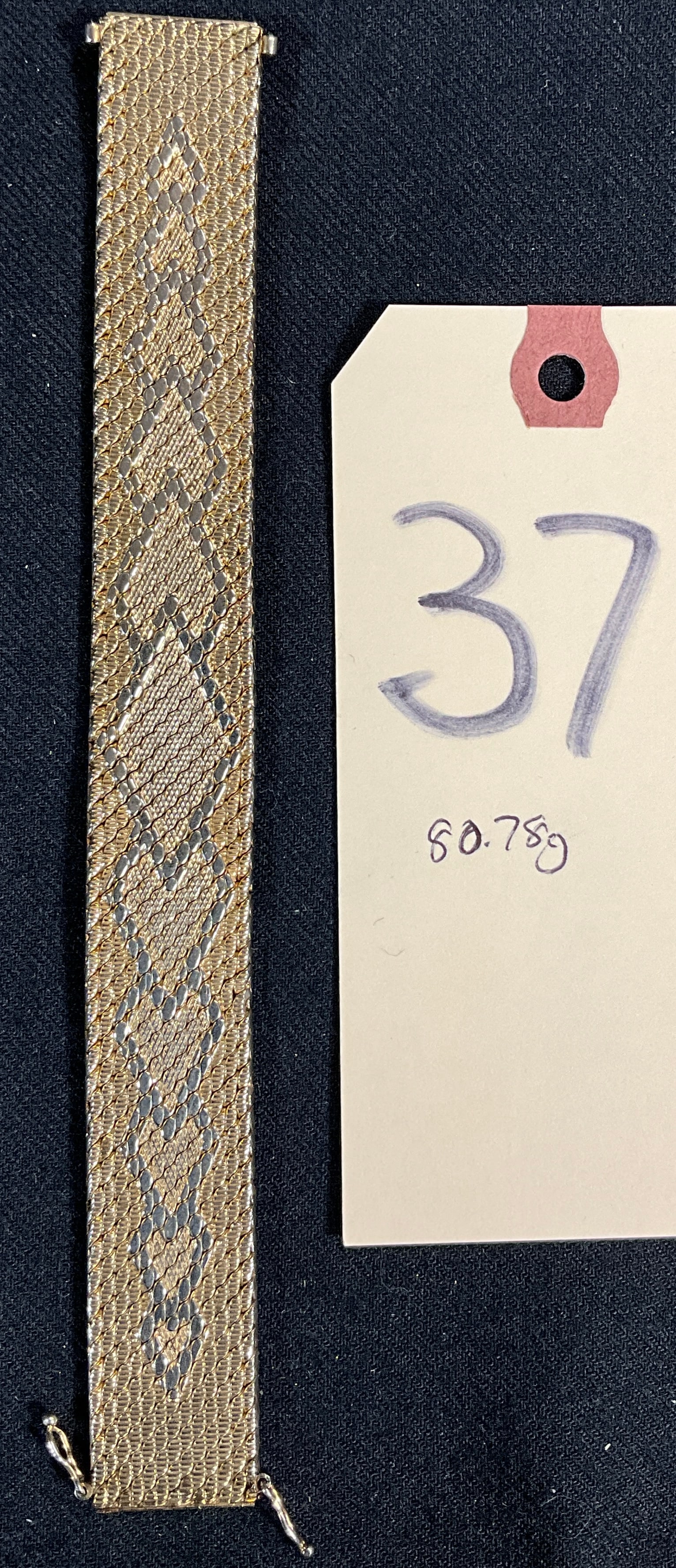 MARKED 18K DE CESAR ITALY BRACELET. BELIEVED TO BE PLATE.: MARKED 18K DE CESAR ITALY BI COLORED BRACELET. BELIEVED TO BE PLATE. SELLING AS SHOWN. Condition All property is sold in "as is" condition and all sales are final. Teel Auctions and its consignor make
