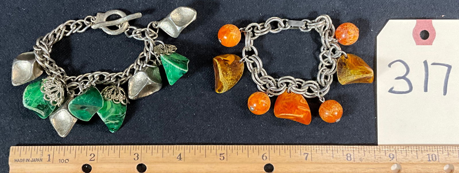 2 PC GREEN AND ORANGE BAKELITE CHUNK BRACELETS. (1 of 3)