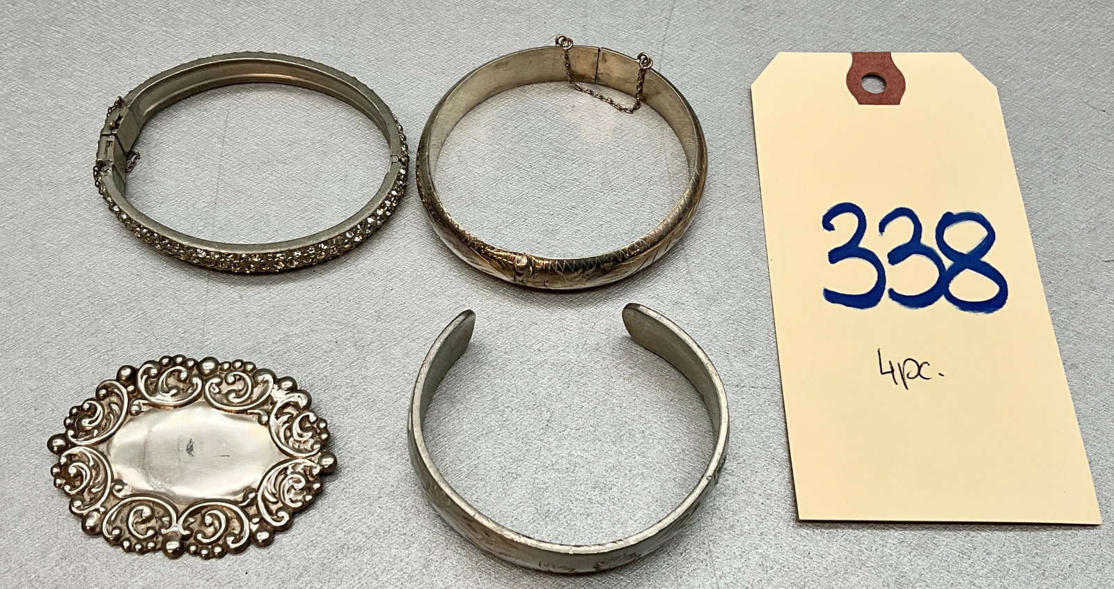 4 PC HOOP BRACELETS AND BROOCH. ONE MARKED STERLING, ONE SIGNED FOSTER.: 4 PC HOOP BRACELETS AND BROOCH. ONE MARKED STERLING, ONE SIGNED FOSTER. Condition All property is sold in "as is" condition and all sales are final. Teel Auctions and its consignor make no representat