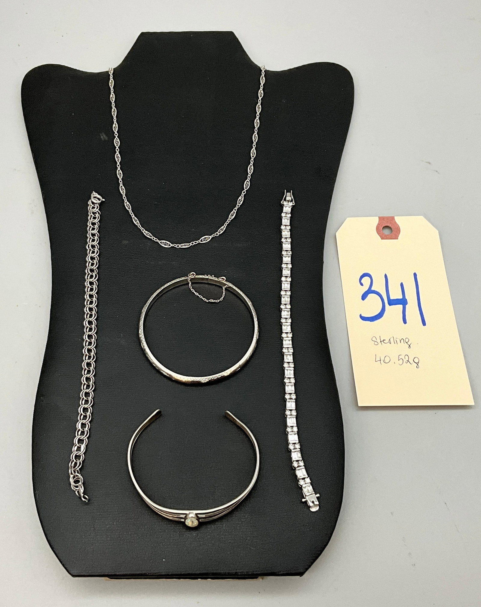 5 PC STERLING SILVER BRACELETS AND NECKLACE.: 5 PC STERLING SILVER BRACELETS AND NECKLACE. TOTAL WEIGHT 40.52 GRAMS. Condition All property is sold in "as is" condition and all sales are final. Teel Auctions and its consignor make no representati