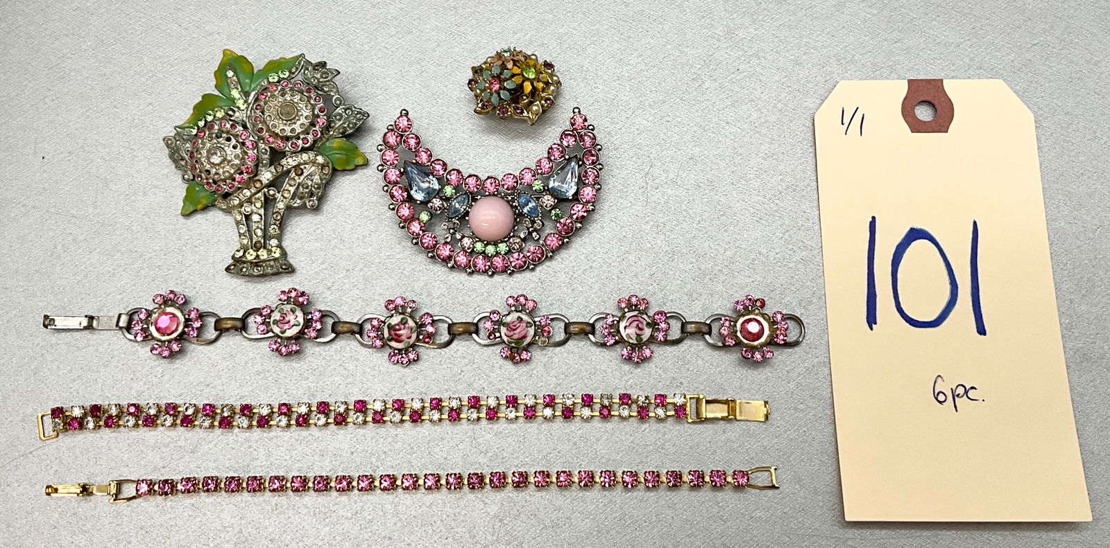6 PC PINK AND CLEAR RHINESTONE ENCRUSTED JEWELRY LOT. (1 of 6)