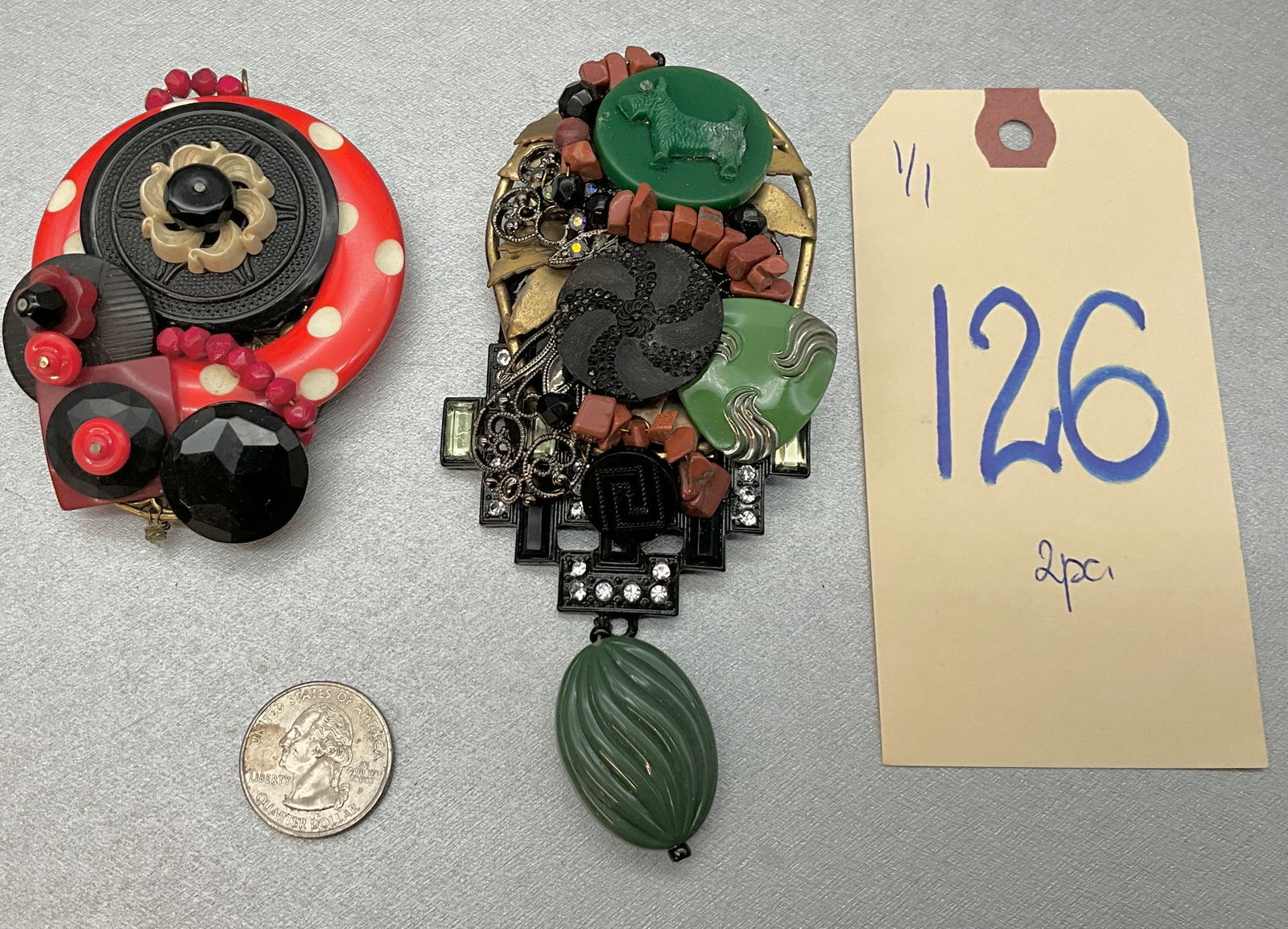 PAIR OF SARAH JANE SIGNED MIXED MEDIA MOSAIC FASHION BROOCHES. (1 of 5)