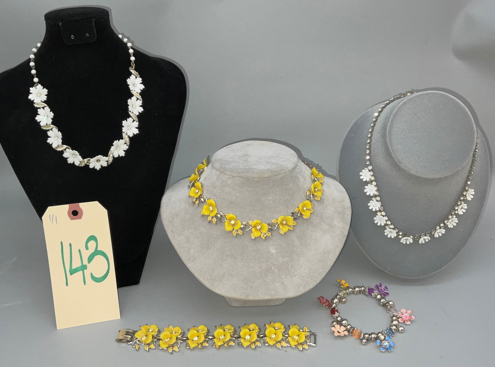 5 PC FLOWER DECORATED NECKLACE AND BRACELETS. (1 of 6)