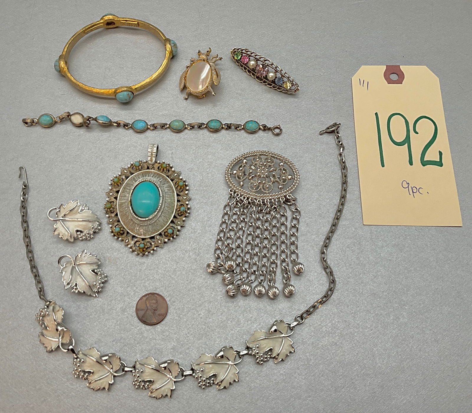 9 PC ASSORTED TURQUOISE, LEAF, AND GEMSTONE DECORATED JEWELRY. (1 of 8)