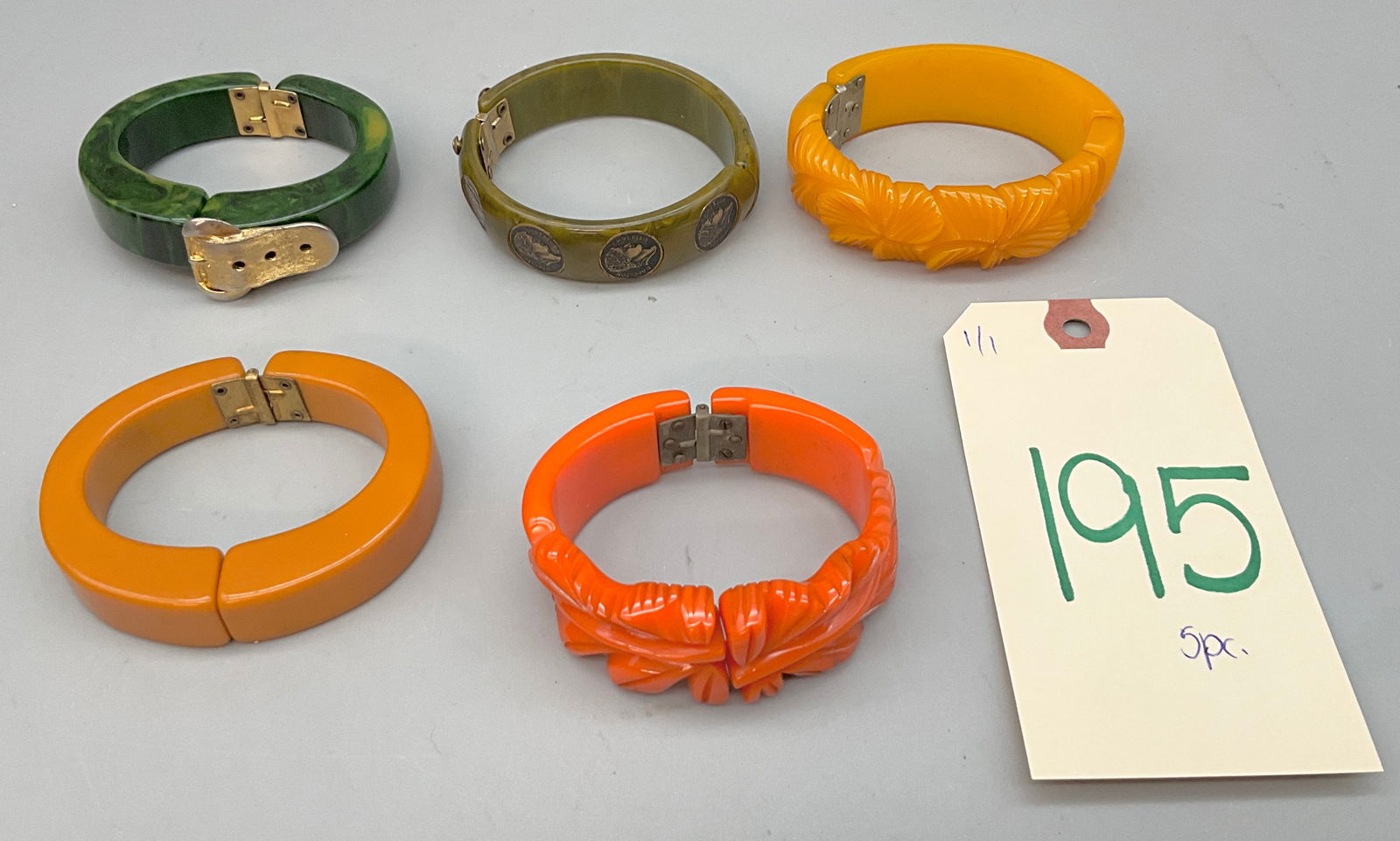 5 PC HINGED BAKELITE CUFF BRACELETS. (1 of 4)