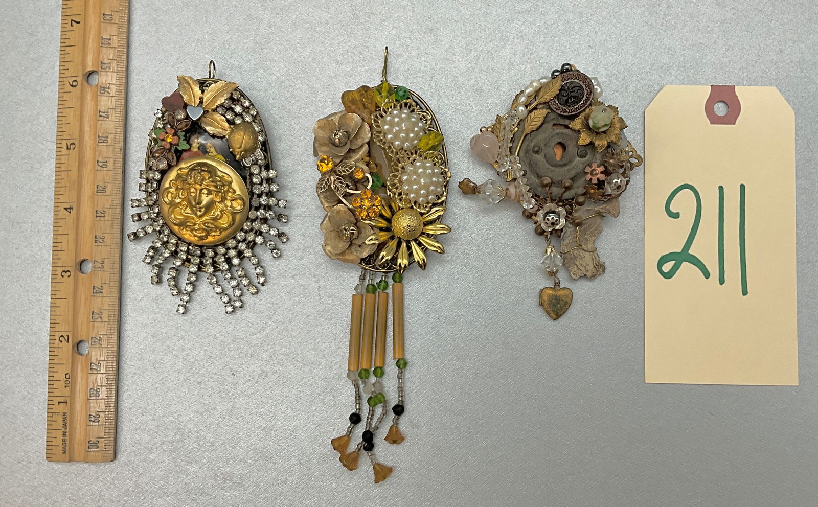 THREE PIECE SARAH JANE SIGNED MOSAIC BROOCHES. (1 of 5)