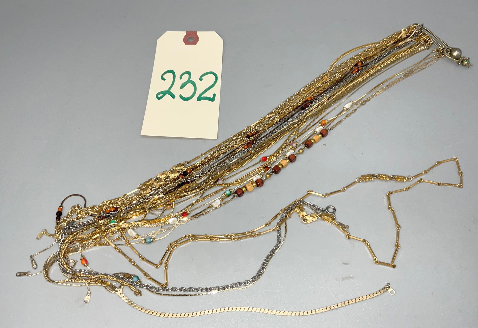 19 PC ASSORTED GOLD AND SILVER COLORED CHAIN NECKLACES. (1 of 7)