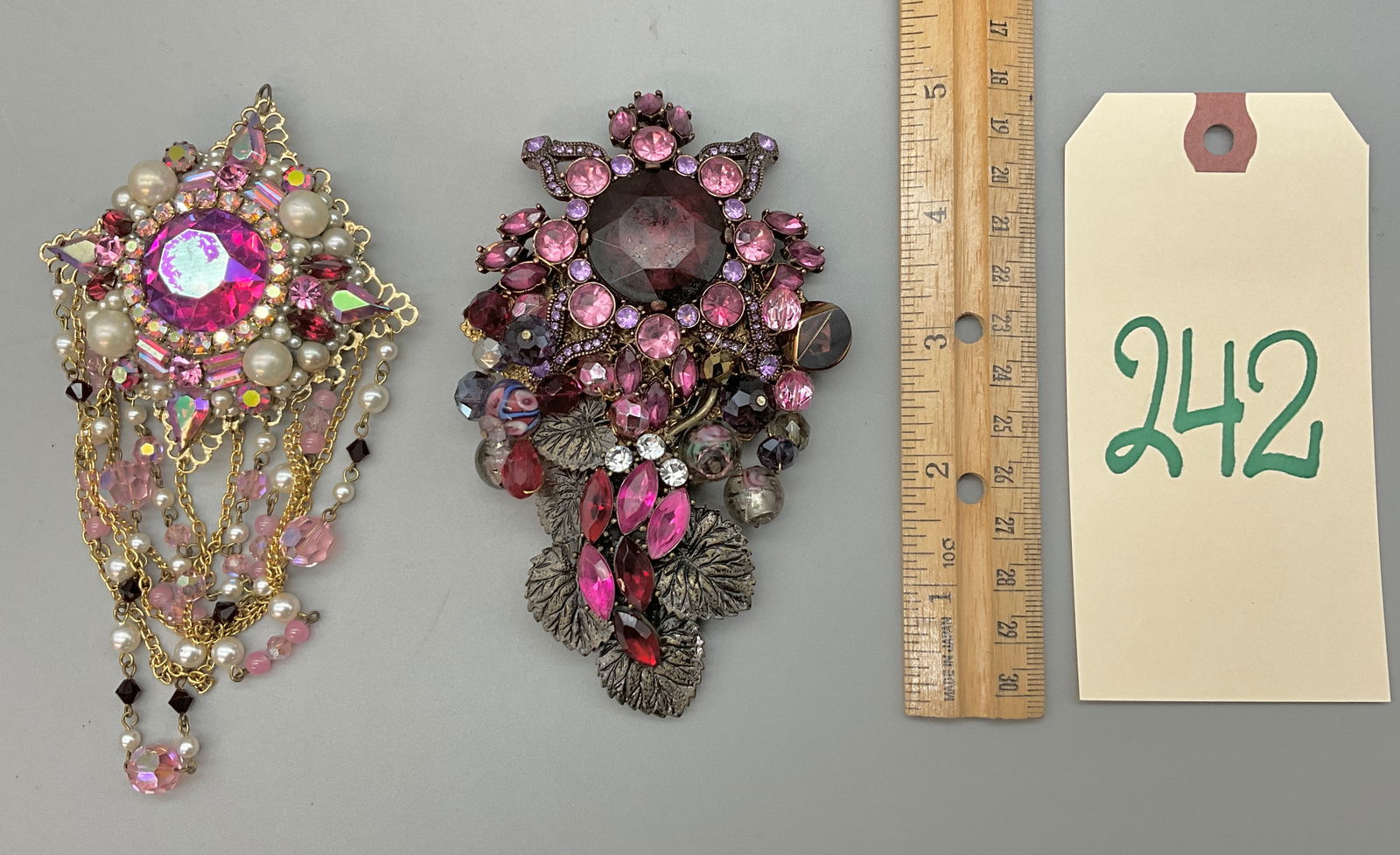 PAIR OF SARAH JANE SIGNED MIXED MEDIA MOSAIC FASHION BROOCHES. (1 of 4)