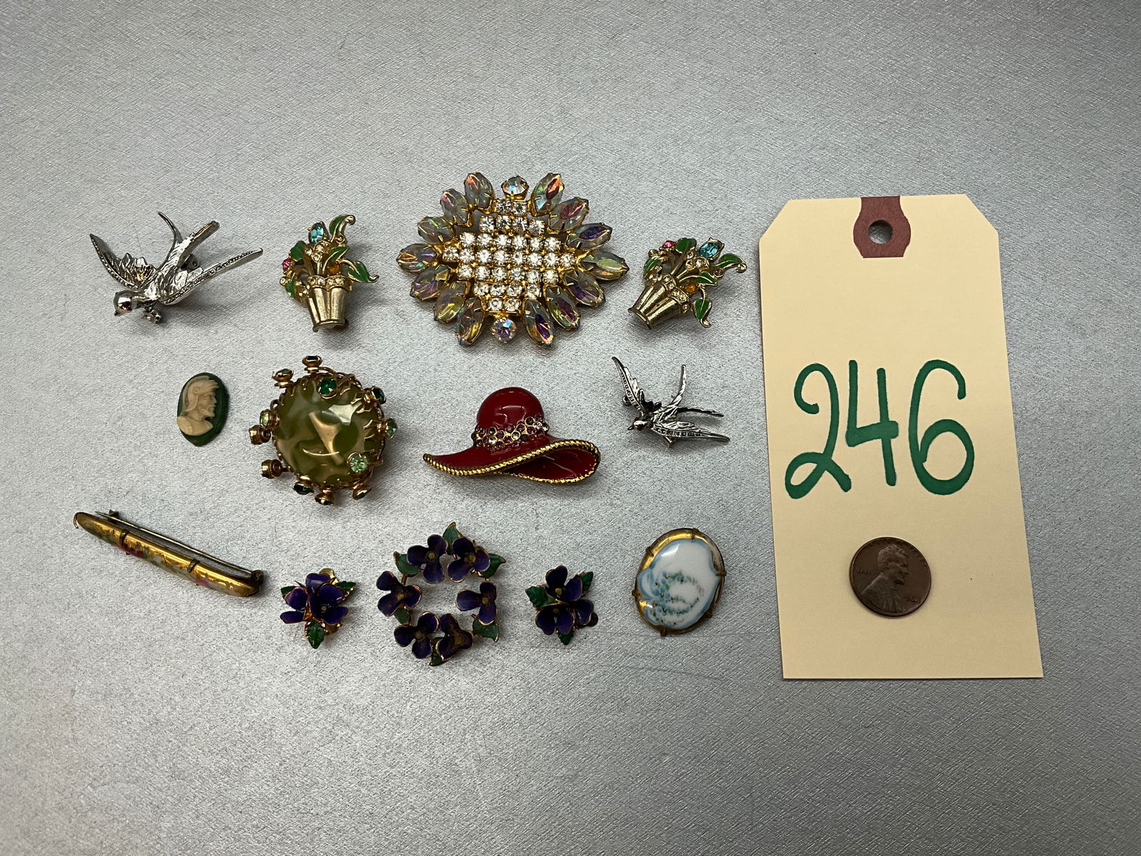 13 PC SMALL FIGURAL PINS LOT. SOME MARKED CORO AND MADE IN AUSTRIA.: 13 PC SMALL FIGURAL PINS LOT. SOME MARKED CORO AND MADE IN AUSTRIA. Condition All property is sold in "as is" condition and all sales are final. Teel Auctions and its consignor make no representations