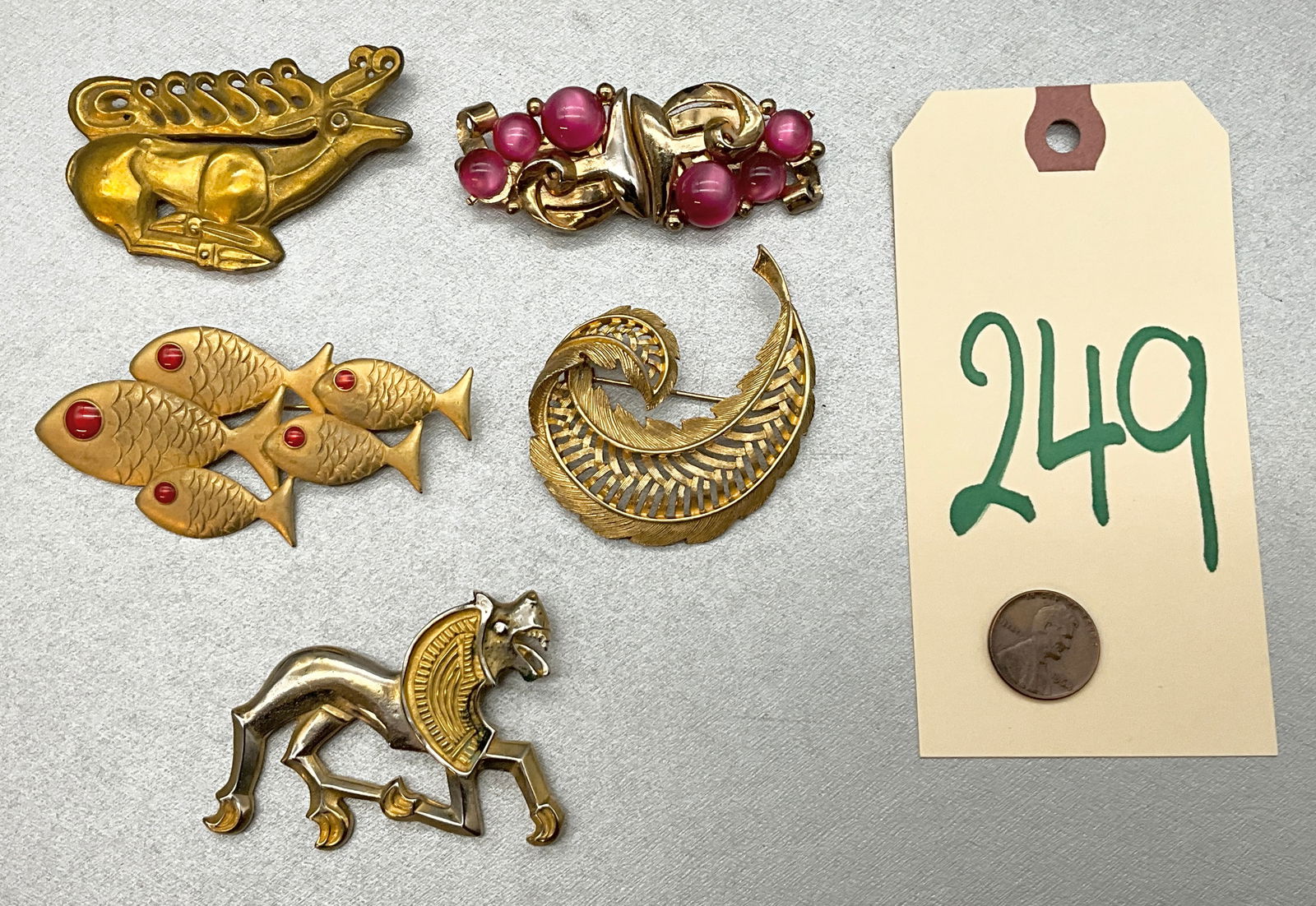 5 PC FIGURAL PINS AND DRESS CLIPS FROM CORO DUETTE, MMA, AND METRO MUSEUM OF ART.: 5 PC FIGURAL PINS AND DRESS CLIPS FROM CORO DUETTE, MMA, AND METRO MUSEUM OF ART. Condition All property is sold in "as is" condition and all sales are final. Teel Auctions and its consignor make no r