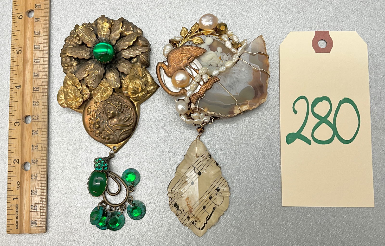 2 PC SIGNED SARAH JANE DECORATED BROOCHES. (1 of 5)