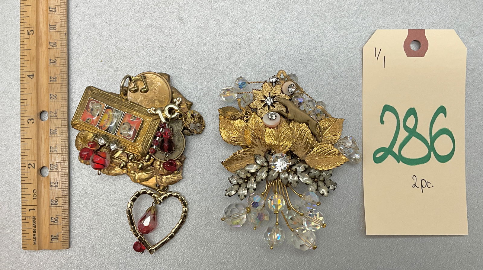 2 PC SIGNED SARAH JANE DECORATED BROOCHES. (1 of 5)