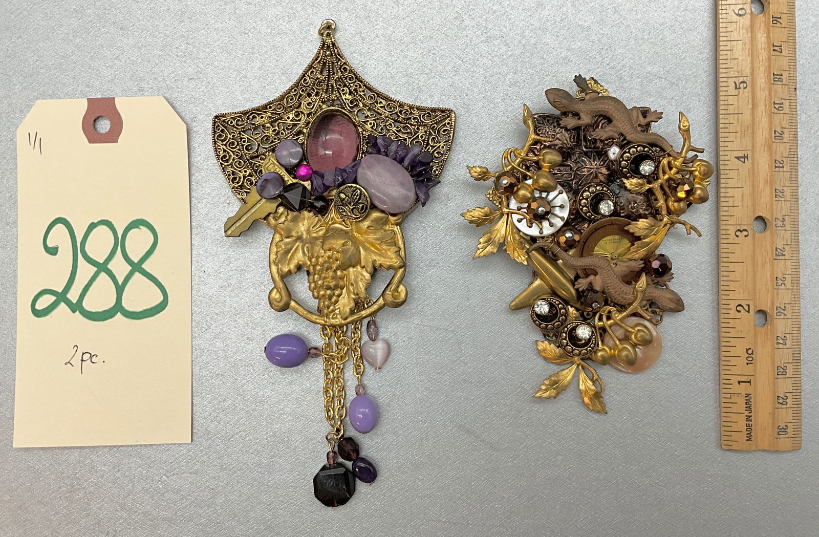 2 PC SIGNED SARAH JANE DECORATED BROOCHES. (1 of 5)
