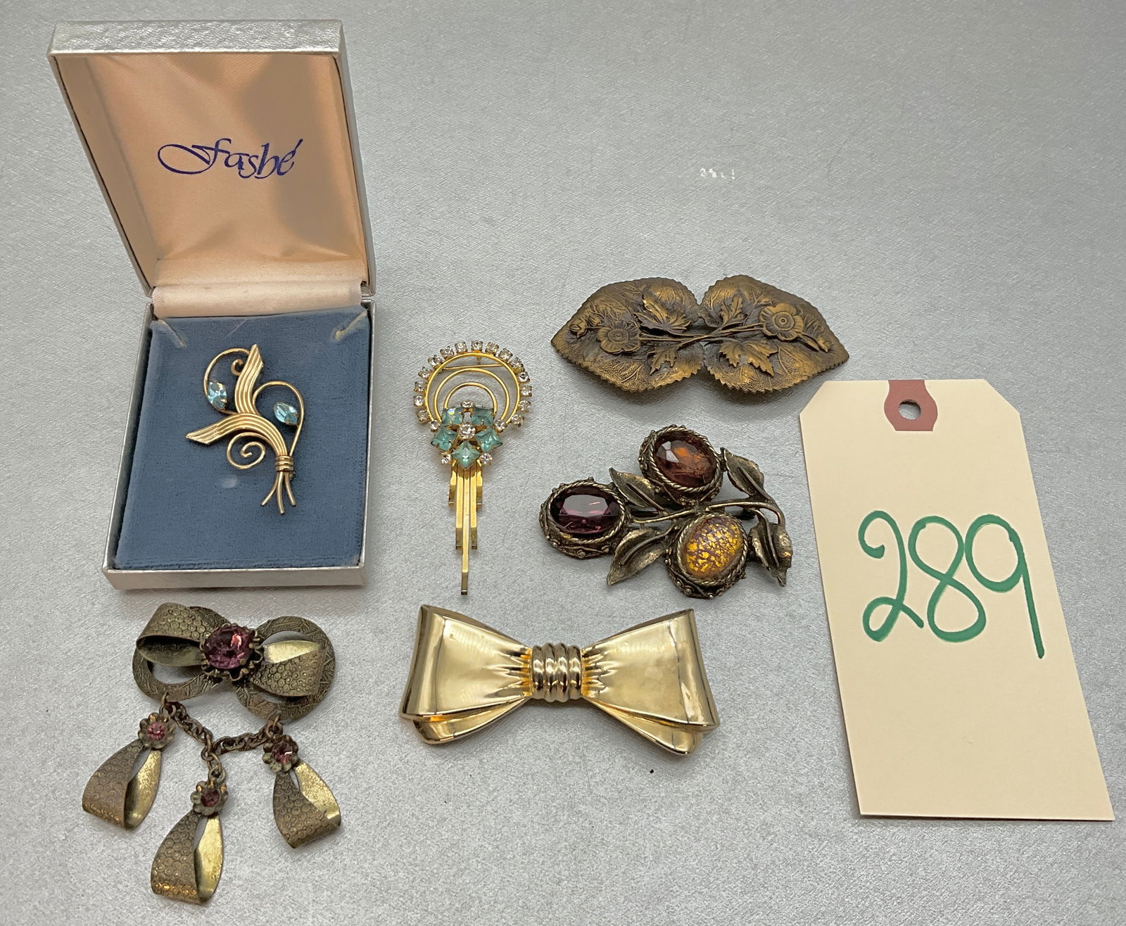 6 PC ASSORTED VINAGE PINS LOT. (1 of 9)