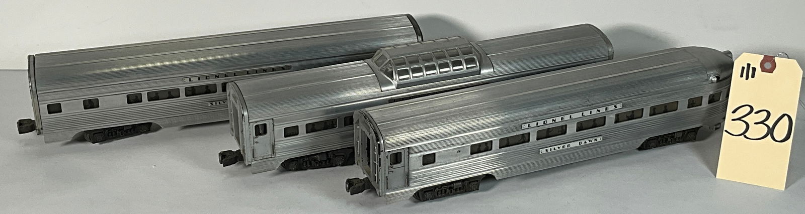3 PC LIONEL SILVER DAWN, RANGE, AND CLOUD PASSENGER CARS. (1 of 9)
