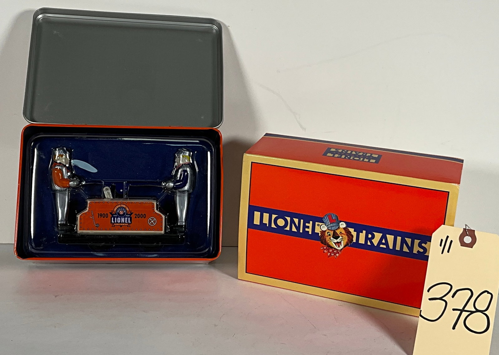 LIONEL RAILROAD HAND CAR WITH TIN.: LIONEL RAILROAD HAND CAR WITH TIN. Condition All property is sold in "as is" condition and all sales are final. Teel Auctions and its consignor make no representations or warranties, express or implie