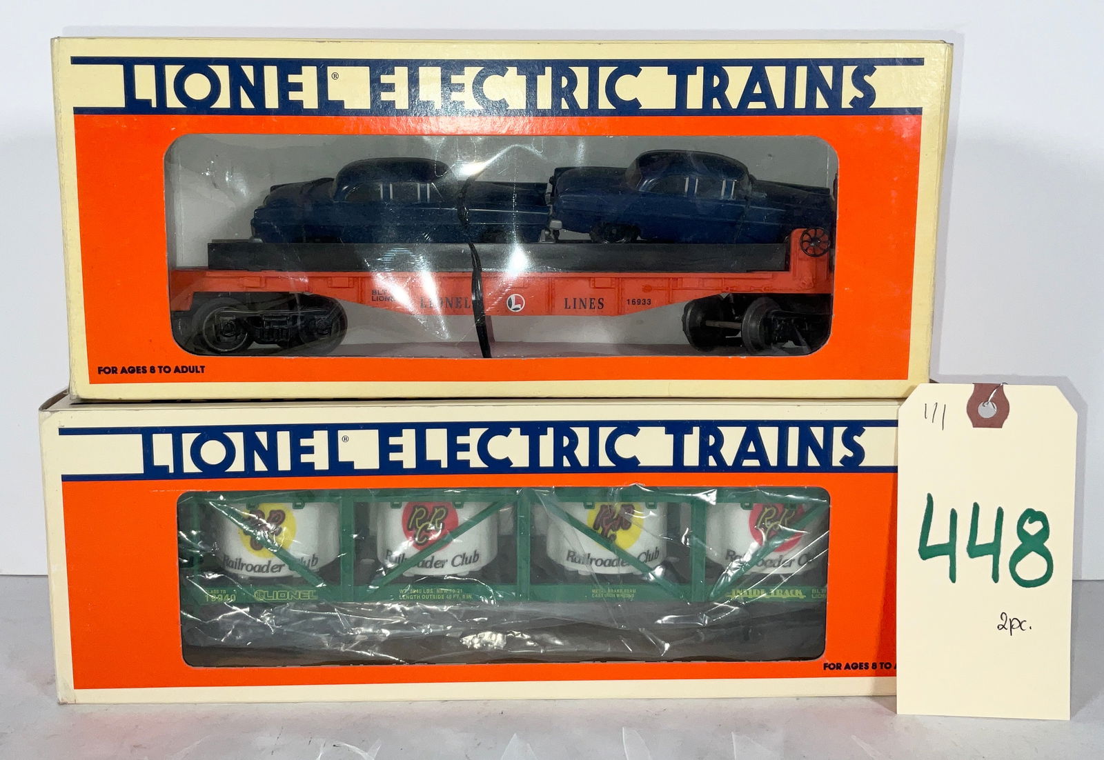 2 PC LIONEL FLATCAR WITH AUTOMOBILES AND 1996 INSIDE TRACK VAT CAR WITH BOXES. (1 of 2)