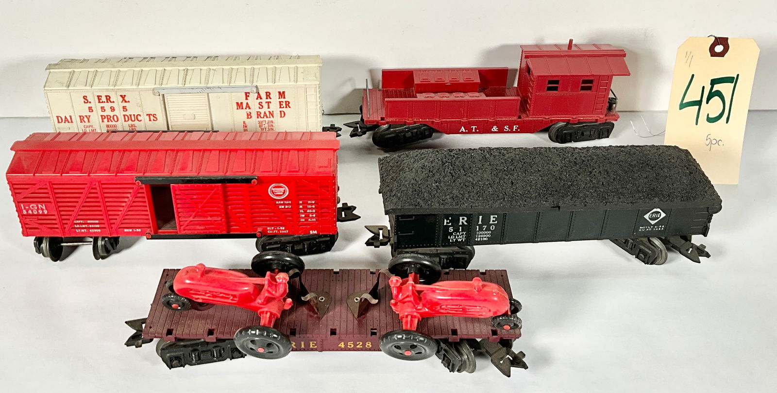 5 PC MARX BOX CARS, GONDOLA, FLAT CAR WITH TRACTORS, AND WORKING CABOOSE. (1 of 9)