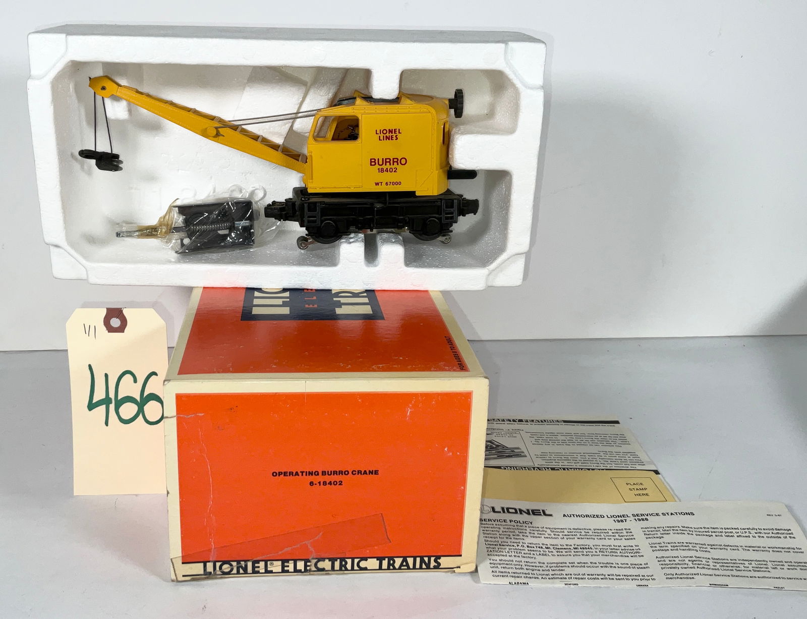 LIONEL 18402 OPERATING BURRO CRANE WITH BOX (1 of 2)
