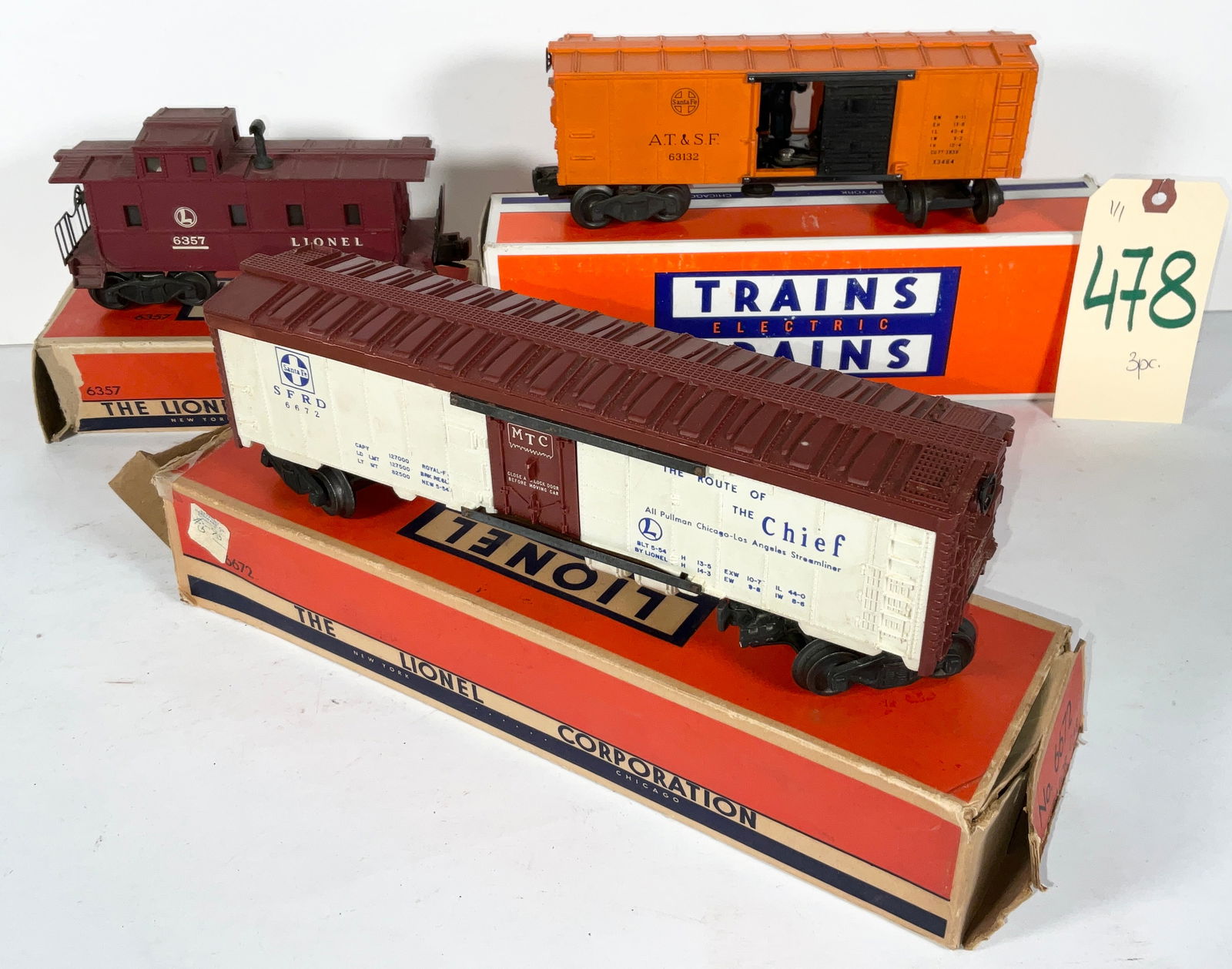 3 PC ASSORTED LIONEL TRAIN CARS WITH BOXES. (1 of 6)