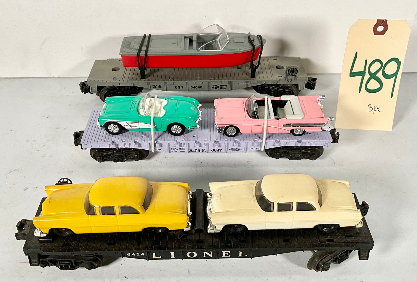 3 PC LIONEL AND K-LINE FLAT CARS WITH BOATS AND AUTOMOBILES. (1 of 8)