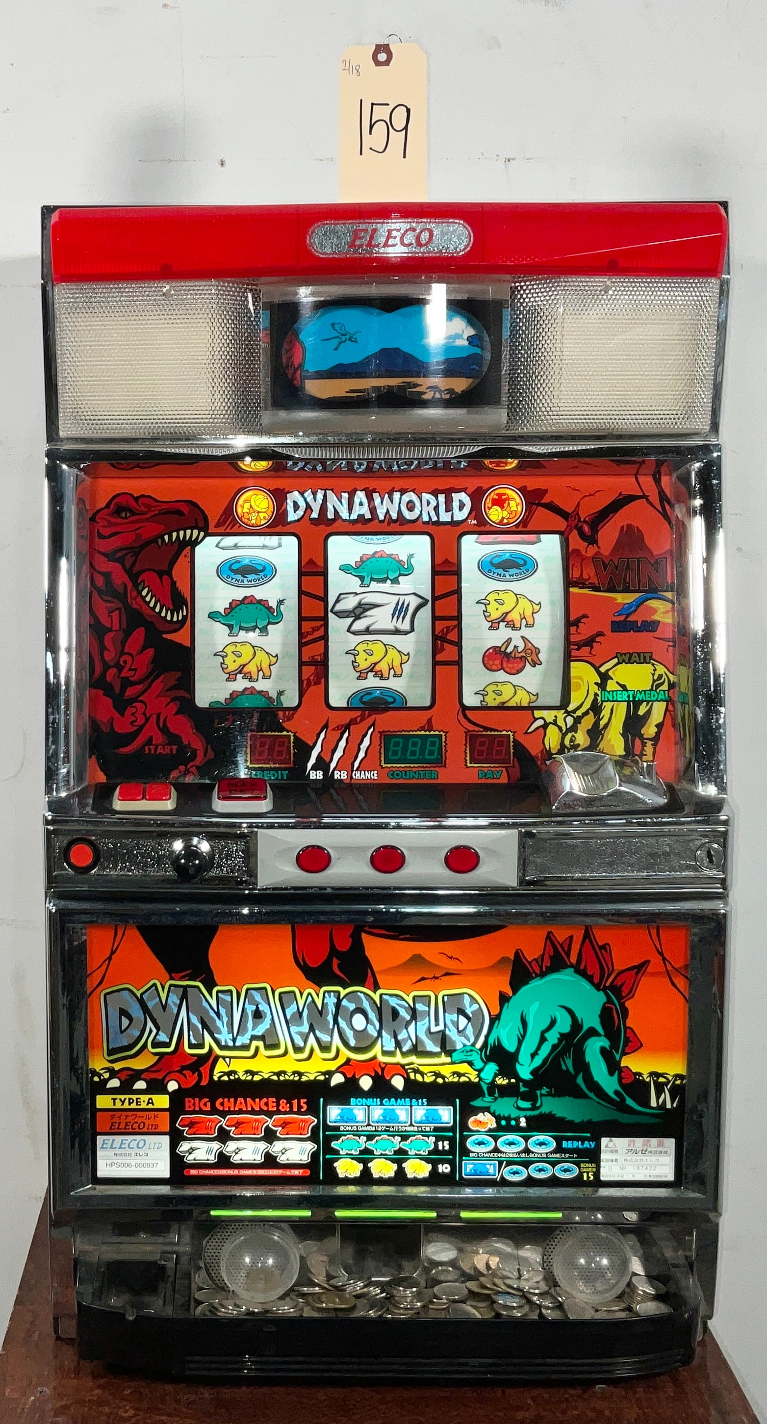 Elco Dynaworld electronic slot machine.: Japanese pachislot machine from Eleco Ltd. called "Dynaworld" with a dinosaur theme. The machine features:Three reels displaying dinosaur symbols like stegosaurus, shark/marine reptile, and triceratop