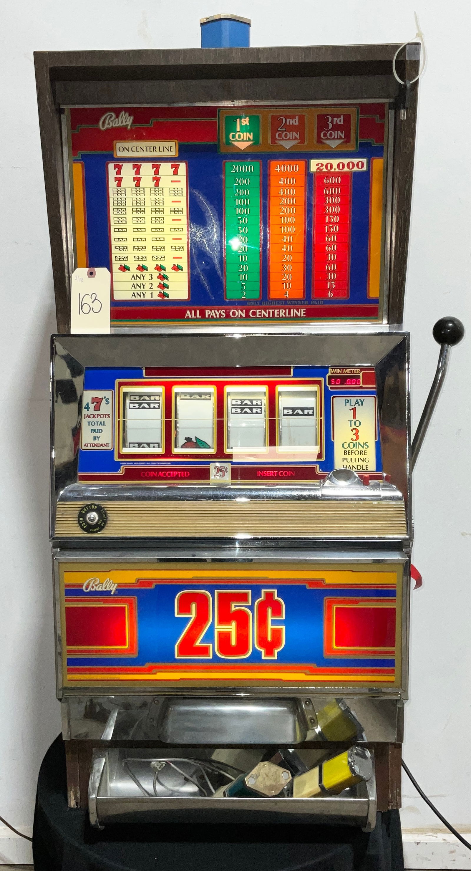Vintage Balley 25 cent slot machine. (1 of 8)