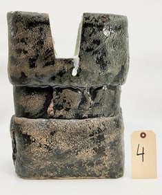 UNSIGNED CERAMIC ART POTTERY CENTERIECE.