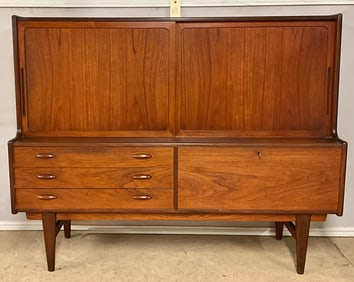 69"L MID CENTURY MODERN SLIDING DOOR CONSOLE CABINET.