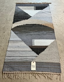 MODERN HANDMADE RUNNER.