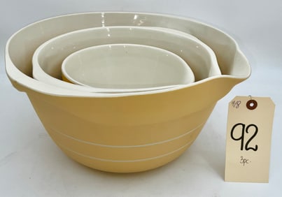 THREE PIECE MASON CASH GRADUATED PORCELAIN MIXING BOWLS.