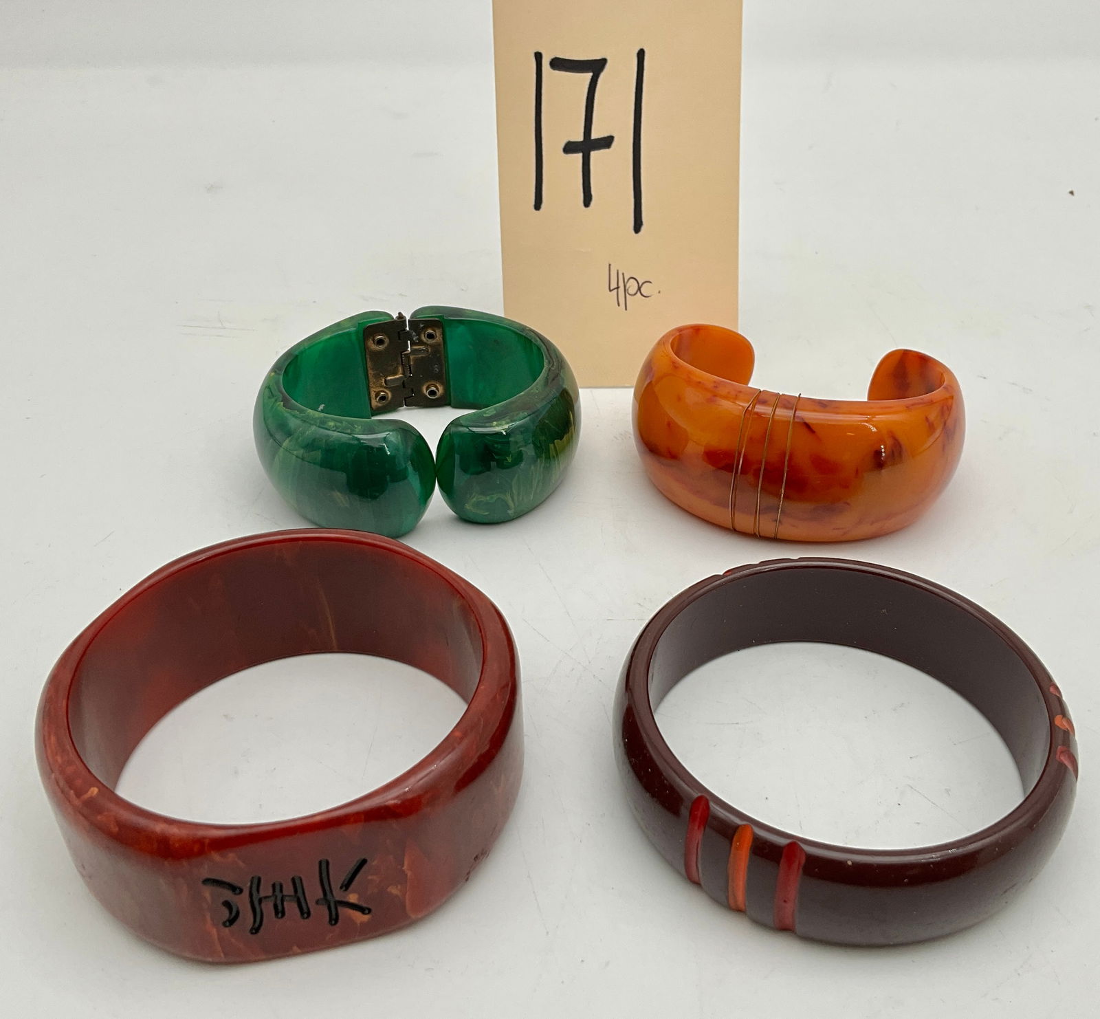 4 PC VINTAGE BAKELITE AND MORE CUFF AND HINGED BRACELET. (1 of 3)