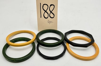 6 PC VINTAGE GREEN AND TAN BAKELITE BRACELETS.