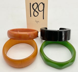 4 PC ASSORTED COLOR VINTAGE BAKELITE BRACELETS.
