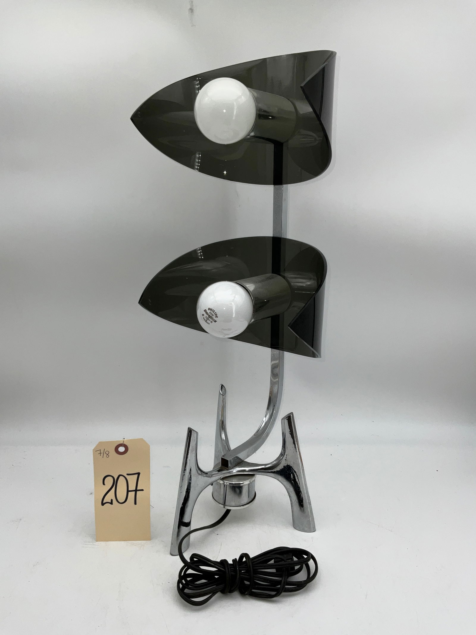 MID SENTURY DUAL BULB TABLE LAMP WITH SMOKE GLASS SHADES. (1 of 5)